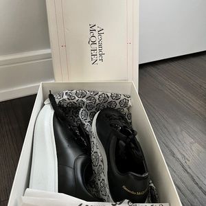 Authentic Oversized Alexander McQueen Sneakers Size 42.5 (EU)